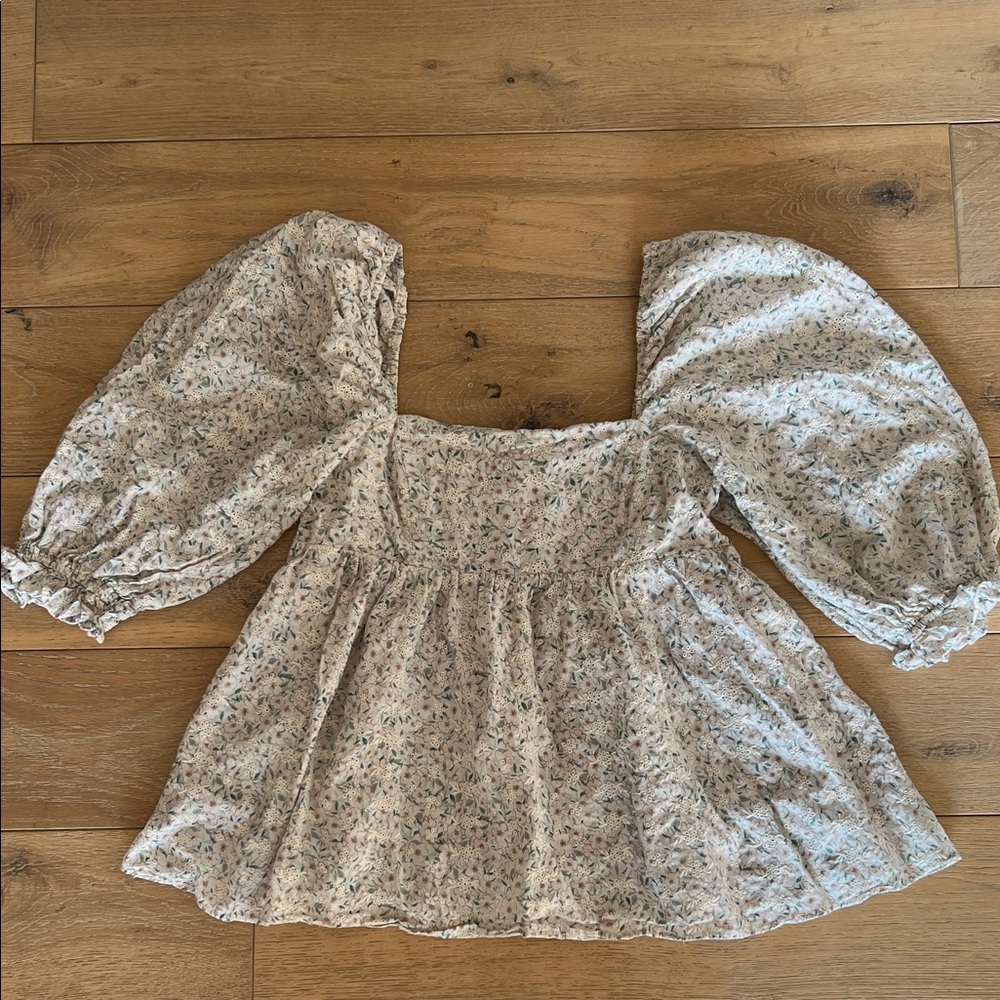 Storia Delicate Floral Puff Sleeve Blouse